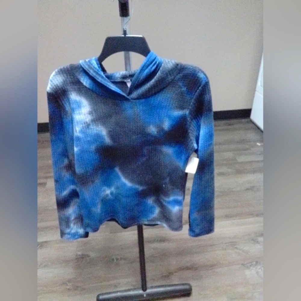 NWT cropped hoodie size XL (girls)